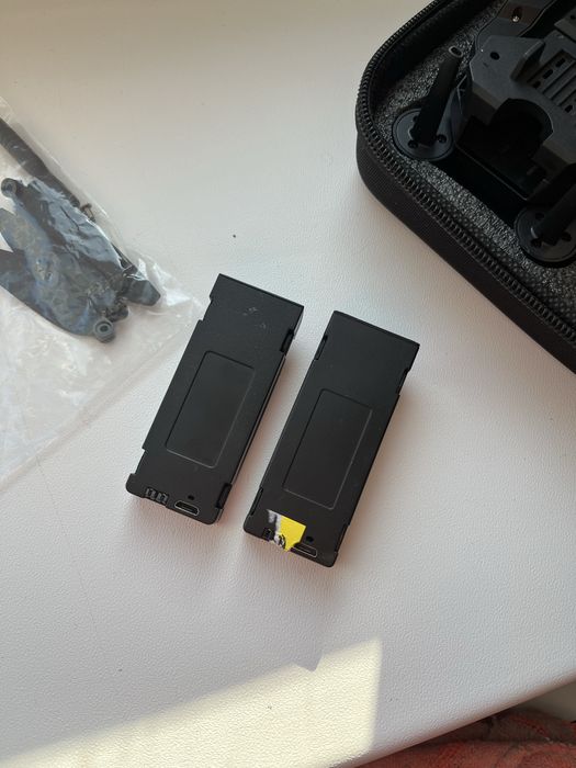 Дрон з пультом керування