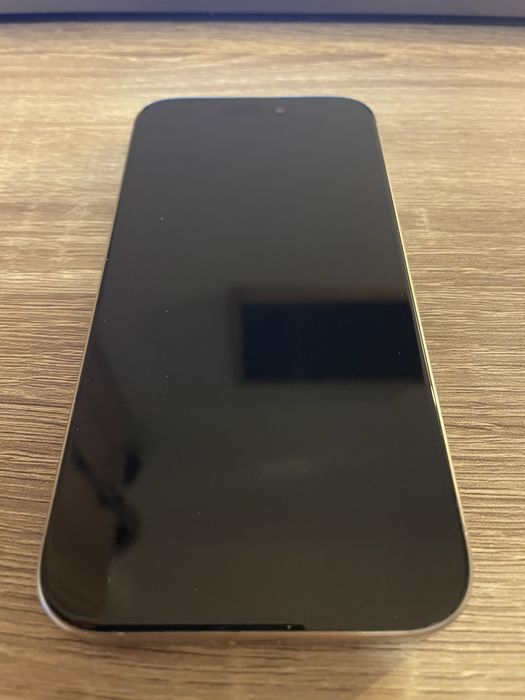 iPhone 15 Pro  sem marcas de uso