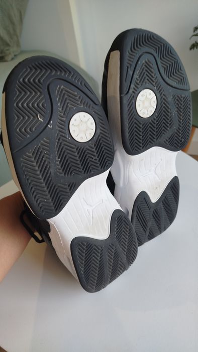 Sapatilhas Jordan max aura 6