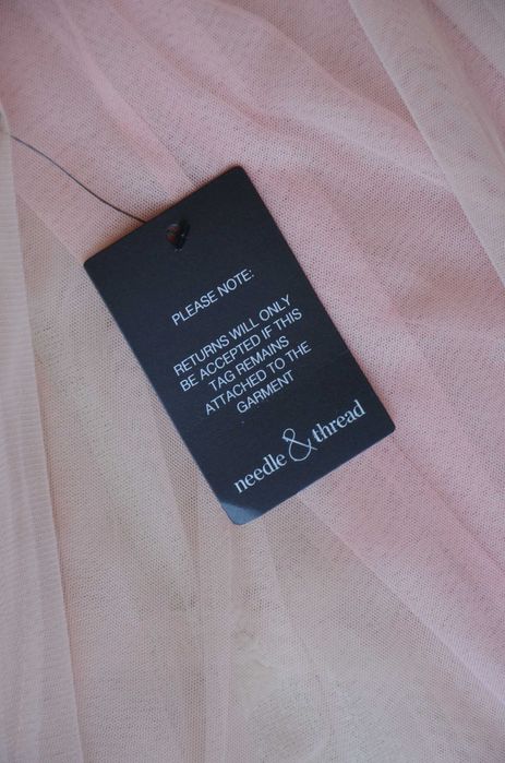 Needle and Thread pudrowa tiulowa sukienka midi koraliki 36 S