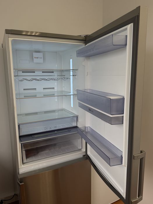 Combinado BEKO com arca congeladora