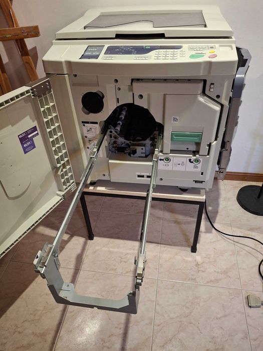 Duas Duplicadoras Riso 200EP