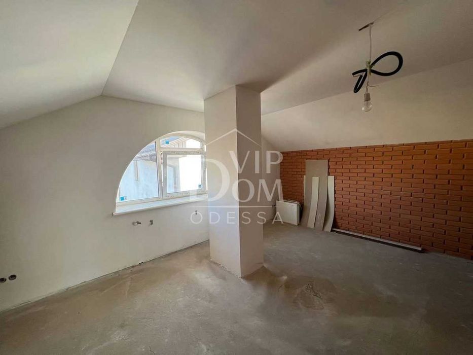 ПРОДАМ Отличный  Дом из кирпича и ракушечника Киевский район.