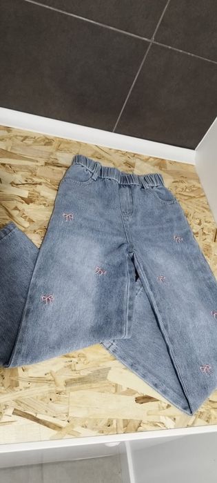 Calças novas menina