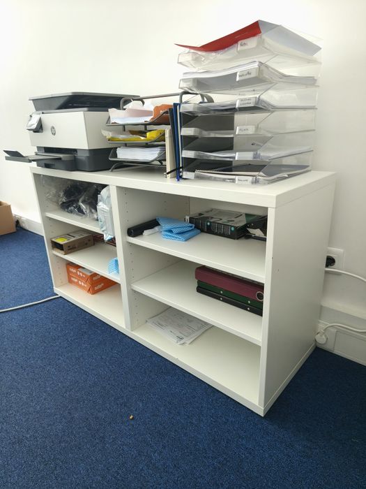 Móveis variados IKEA (secretarias, mesas, sofá)