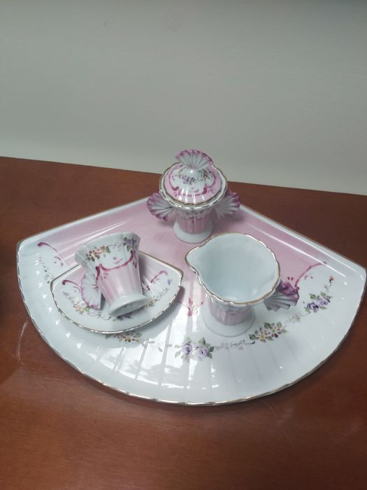 Porcelana pintada à mão