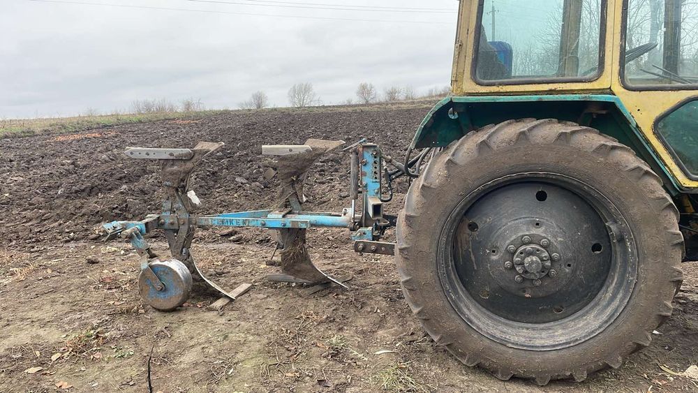 Продам оборотні плуги в доброму стані