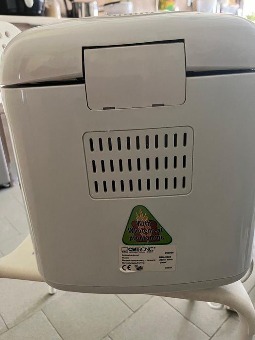 Máquina de fazer pão nova