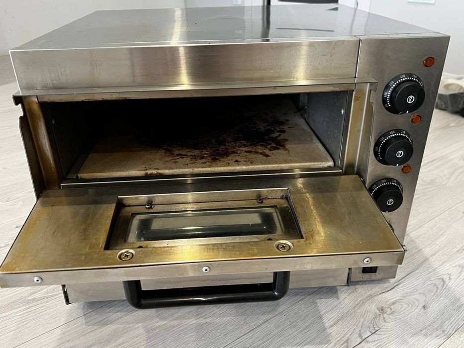 Продаж пічки для випікання піци