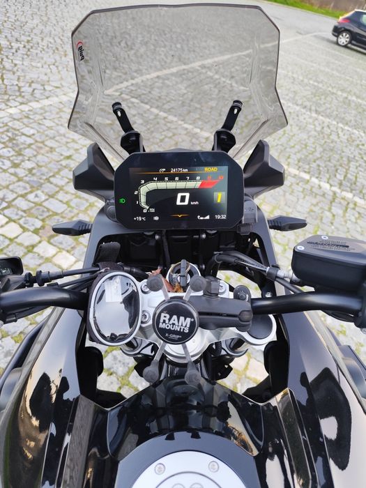 BMW F 750 GS triple black