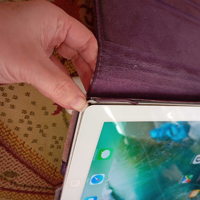 Планшет IPad Air.