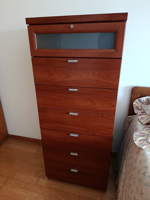 Camiseiro como novo!