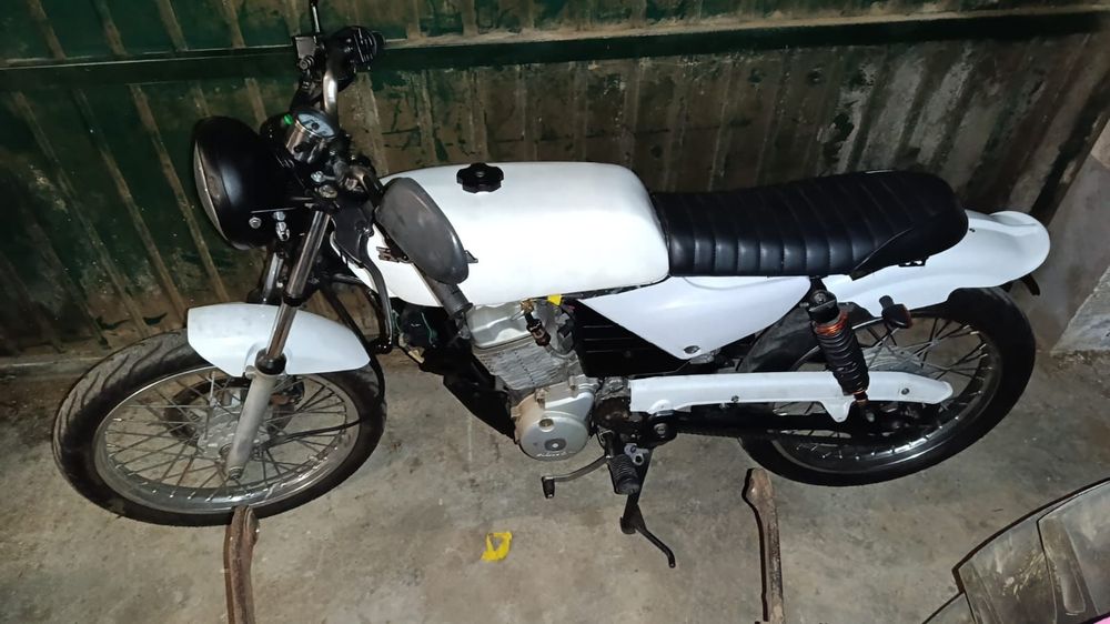 Honda CB / CG 125 Customizada (Estilo Scrambler / Cafe Racer)