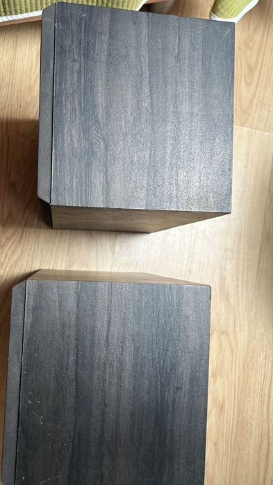 Altifalantes JBL Pretos e Castanhos