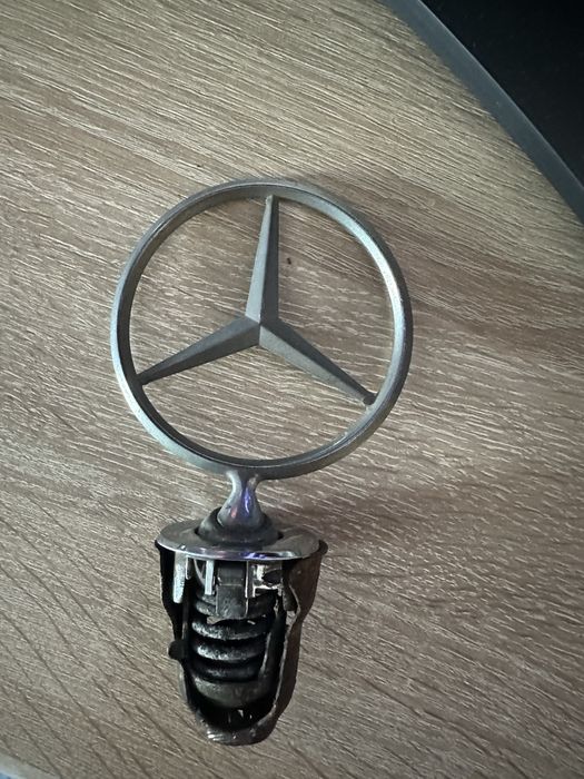 Emblemat Mercedes W124