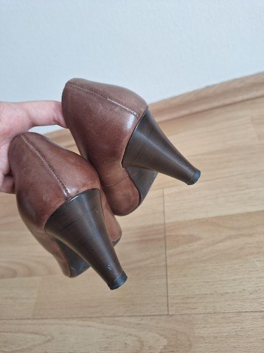 Buty na obcasie 36