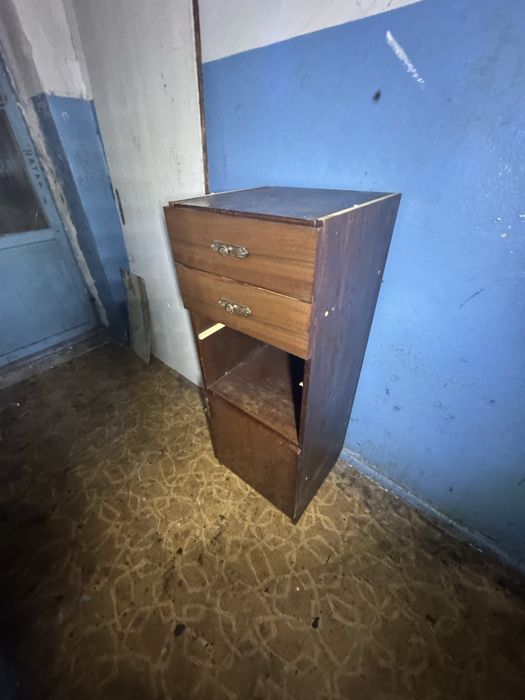 Тумбочка в кімнату