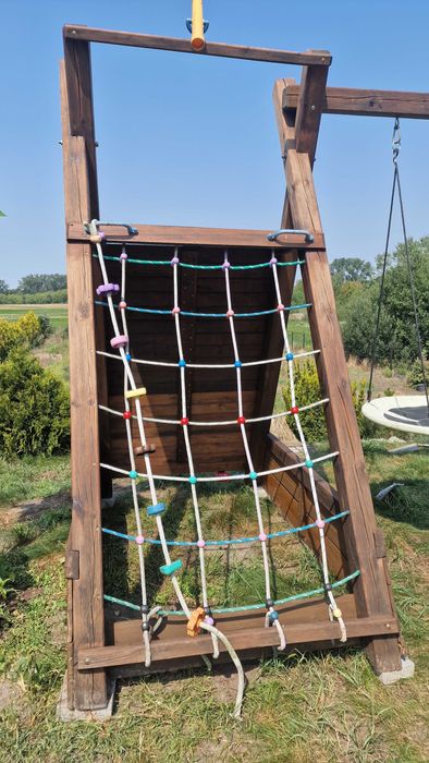 Huśtawka ogrodowa dla dzieci. Plac zabaw