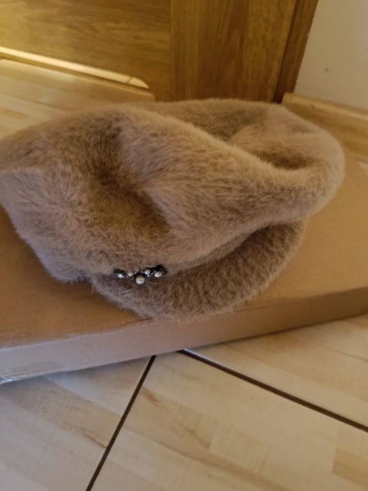 Czapka damska elegancka