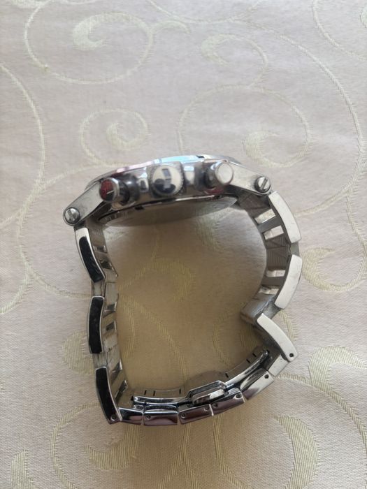 Relogio vestal branco e prateado