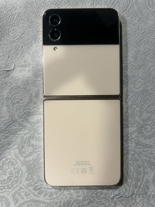 Samsung galaxy z flip 4