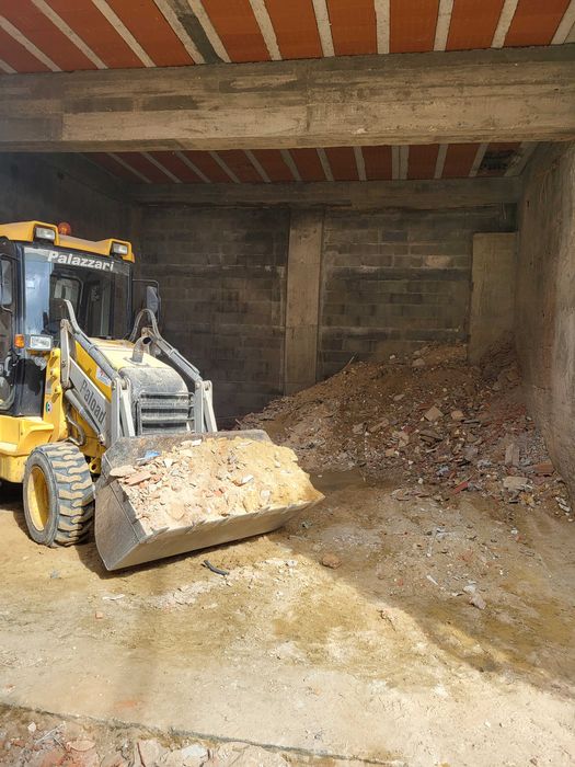Serviços de limpeza de terreno e demolições