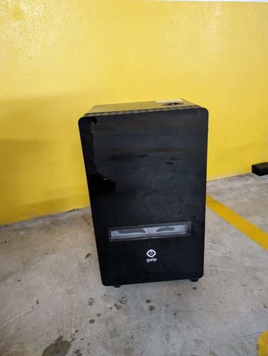 Aquecedor a gás chama azul Galp cor preto