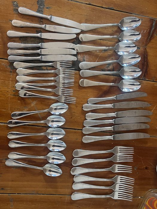 Servico de pratos e outros