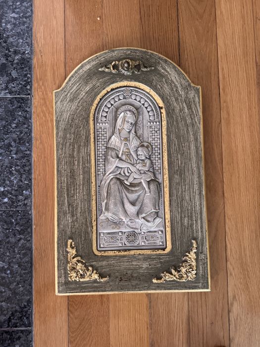 Quadros em prata e talha dourada