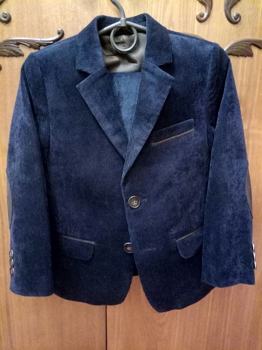 Школьный костюм в отличном состоянии.