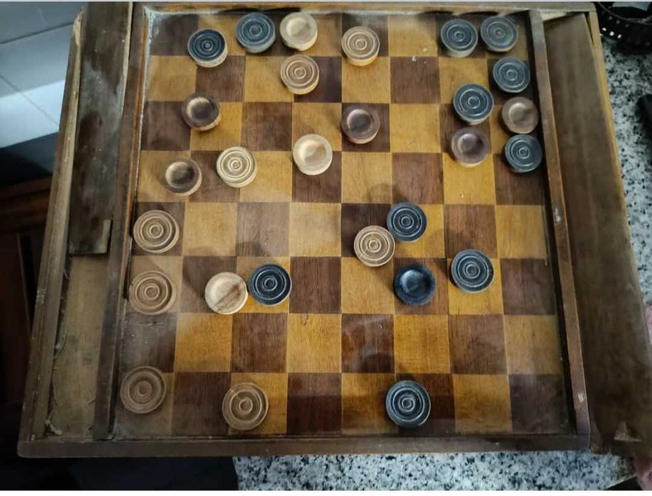 TABULEIRO/ JOGO DE DAMAS ANTIGO 37x45 Cm