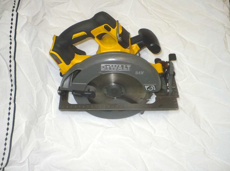 Akumulatorowa piła tarczowa DEWALT DCS578 54V