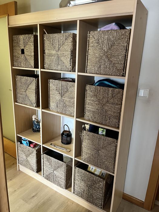 Estante com 12 cubos como nova