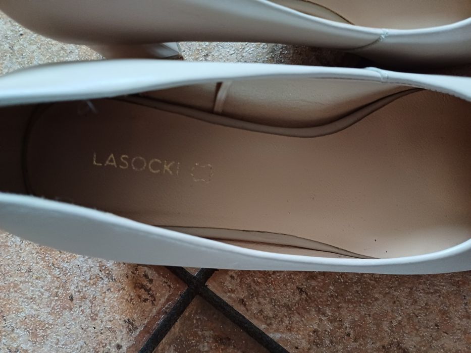Półbuty czółenka Lasocki  nude beżowe super stan 38
