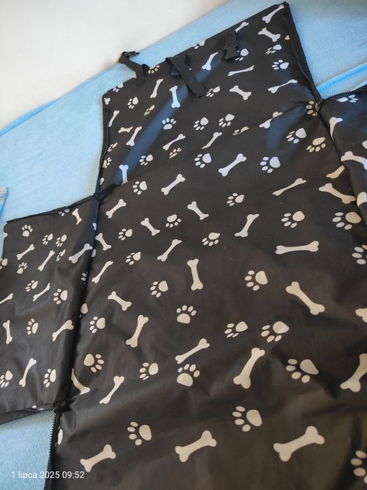 Mata do samochodu dla psa