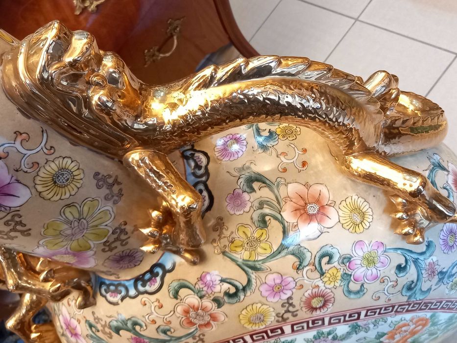 Potężny wazon ze smokami, Chiny, 24 karat, wys. 91cm, szer. 63cm