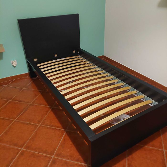 Cama solteiro Malm Preta