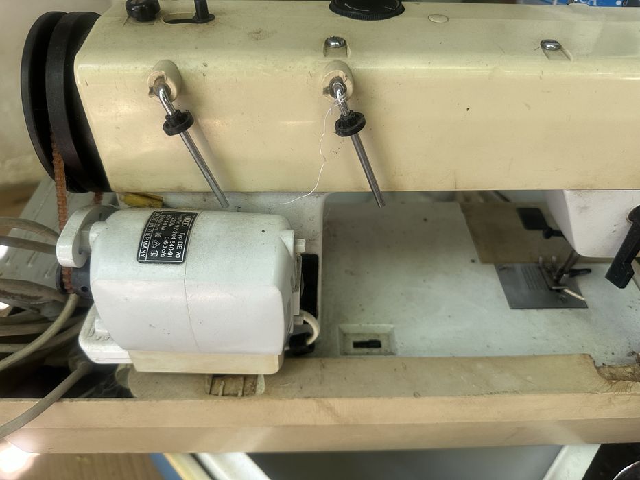 Maquina de costura antiga a funcionar PFAFF