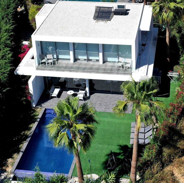 Piscina Privada e Localização Calma - Vivenda Pêra by Gabi Miguel