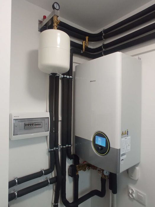 Pompa ciepła Hisense-Hitachi all-in-one 230 l – kompletna kotłownia