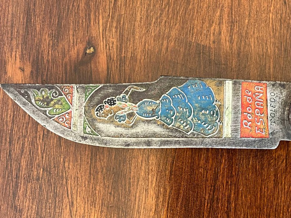 Navalha muito antiga com figura de dançarina espanhola na lamina
