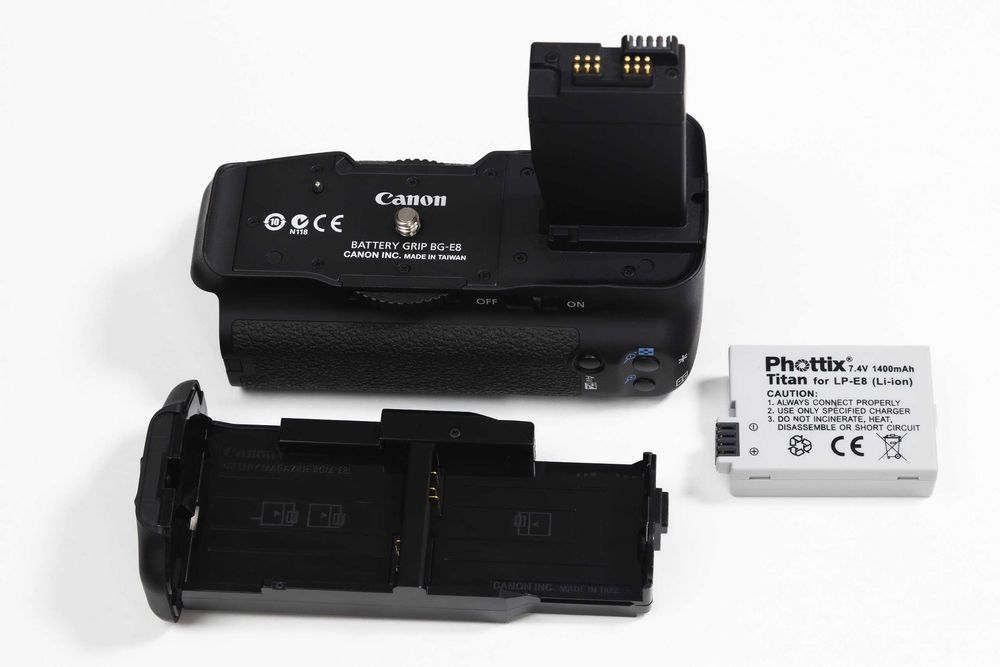 Бустер Canon BG-E8 оригінал 550D-700D (батарейний блок)