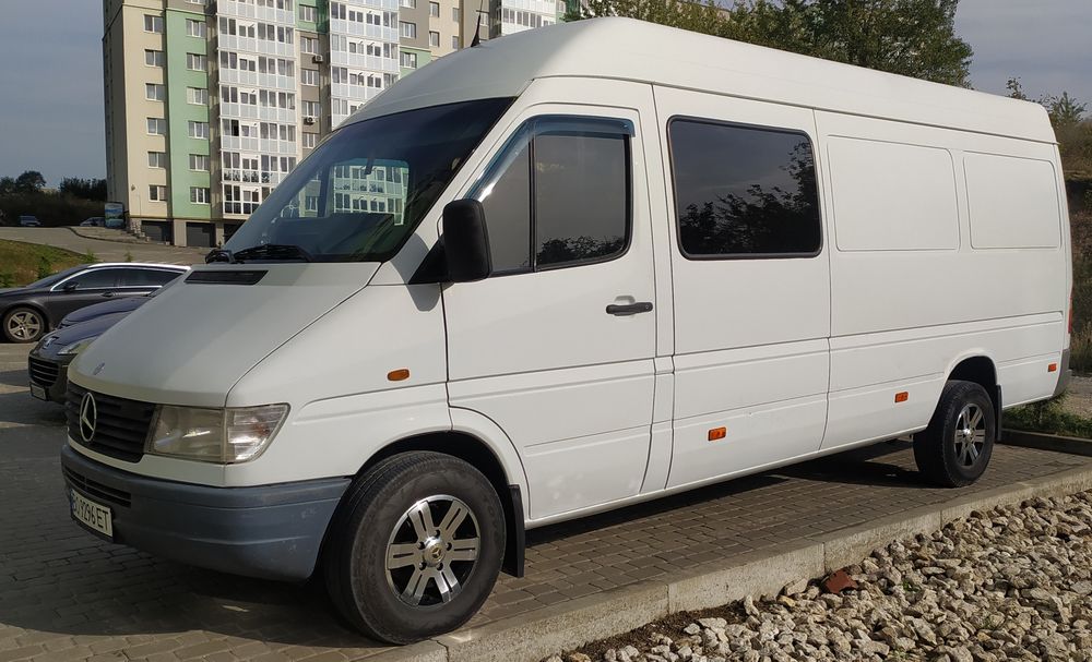 Вантажні перевезення Доставка вантажів Авто на замовлення