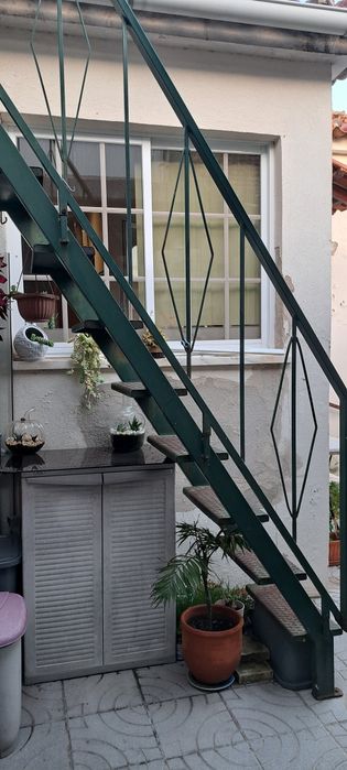 Escadas de ferro galvanizado em muito boas condições