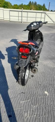 Продам скутера дуже хороший стан сів і поїхав комплект задня резина