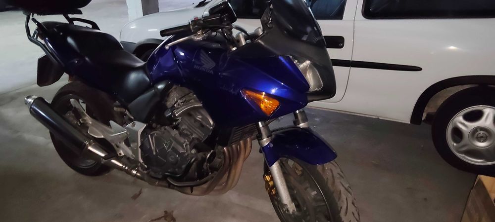 Vendo moto Honda 600 CBF em estado impecável, preço a negociar