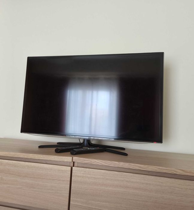Televisão LED Samsung 40" UE40ES6100