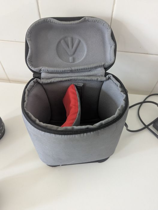 Câmera Fotográfica Conjunto Canon EOS 77D com 3 objetivas COMO NOVA