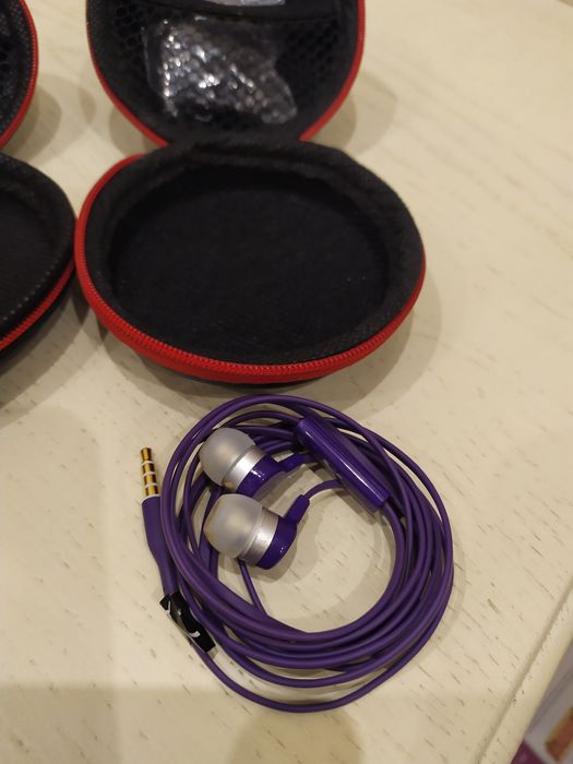 Навушники провідні, дротові  з фірмовим кейсом. Навушники проводные