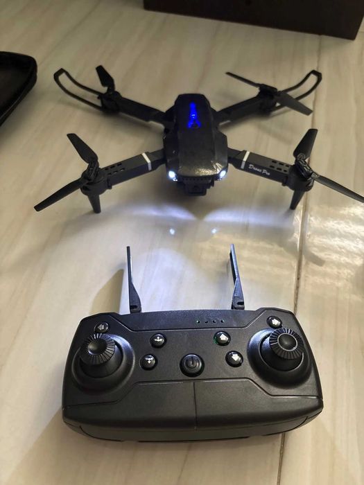 Nowy dron E88 Pro z kamerą Wi-Fi + etui